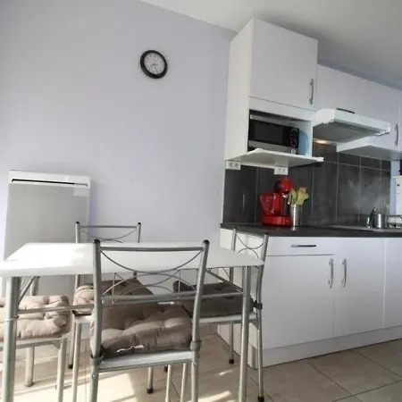 T1 Avec Terrasse Et Clim A 100m Des Thermes - Wifi, Lave-linge, Et Cuisine Equipee - Fr-1-553-16 Apartment *